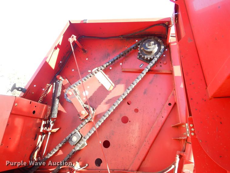 image for item KS9350 1999 New Holland 648  round baler