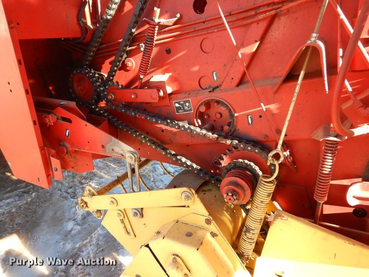 image for item KS9350 1999 New Holland 648  round baler