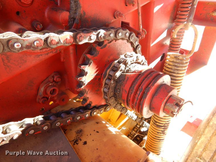 image for item KS9350 1999 New Holland 648  round baler