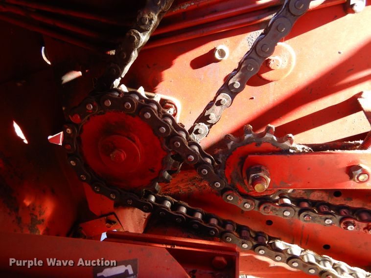 image for item KS9350 1999 New Holland 648  round baler