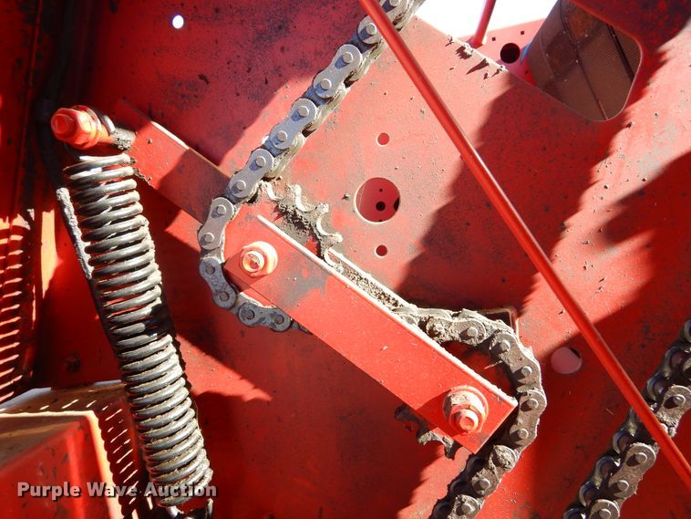 image for item KS9350 1999 New Holland 648  round baler