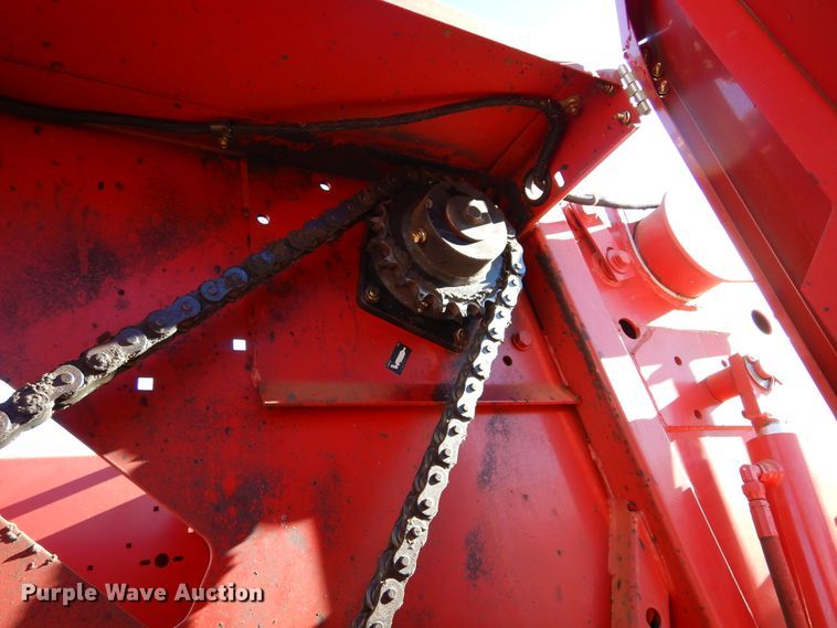 image for item KS9350 1999 New Holland 648  round baler