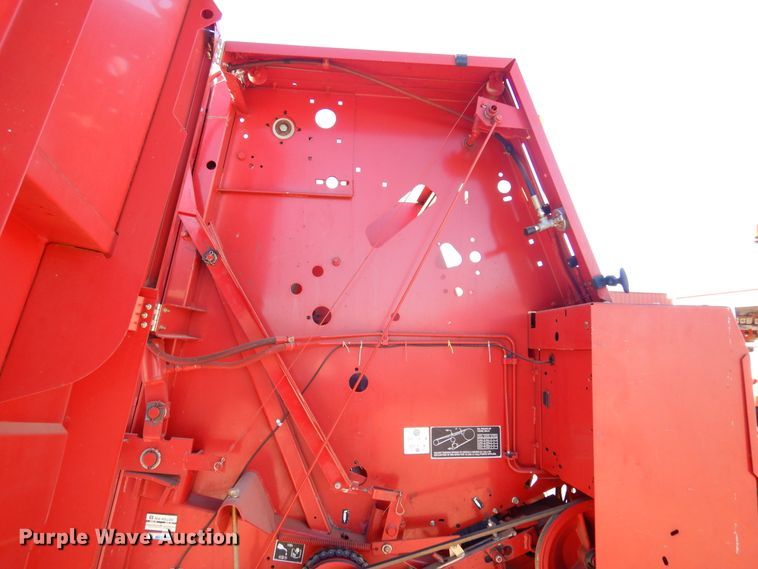 image for item KS9350 1999 New Holland 648  round baler