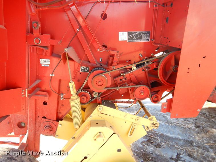 image for item KS9350 1999 New Holland 648  round baler