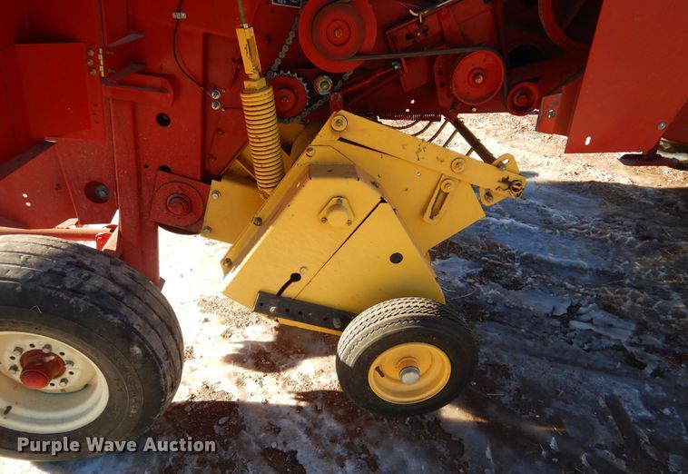 image for item KS9350 1999 New Holland 648  round baler