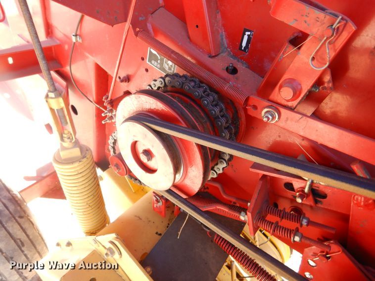 image for item KS9350 1999 New Holland 648  round baler