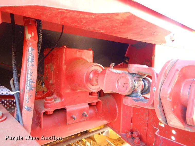 image for item KS9350 1999 New Holland 648  round baler