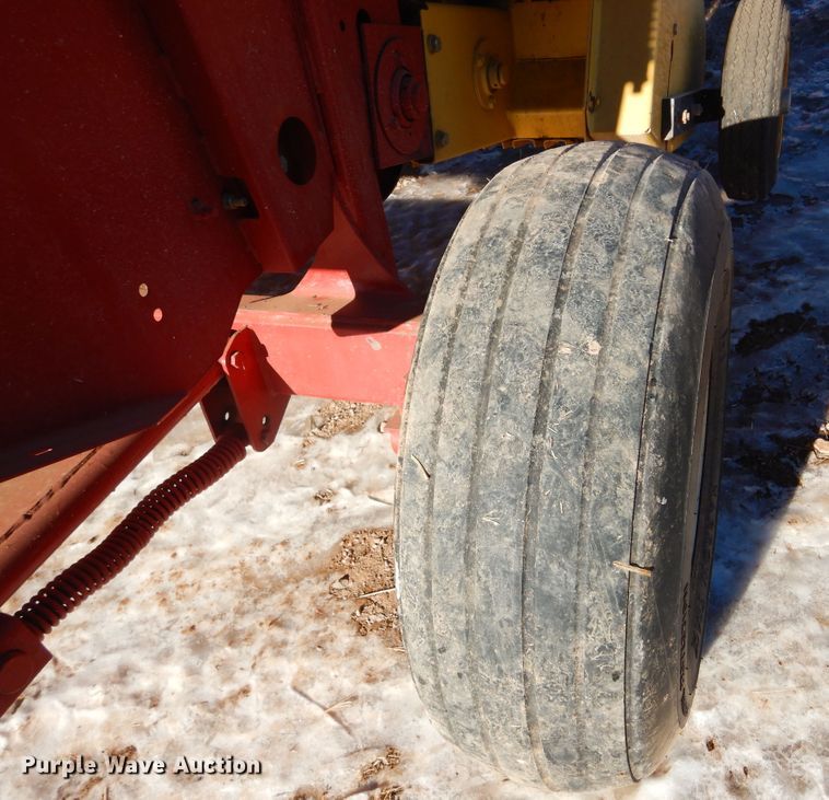 image for item KS9350 1999 New Holland 648  round baler