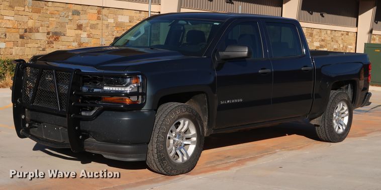 image for item DK3517 2017 Chevrolet Silverado 1500  Crew Cab pickup truck