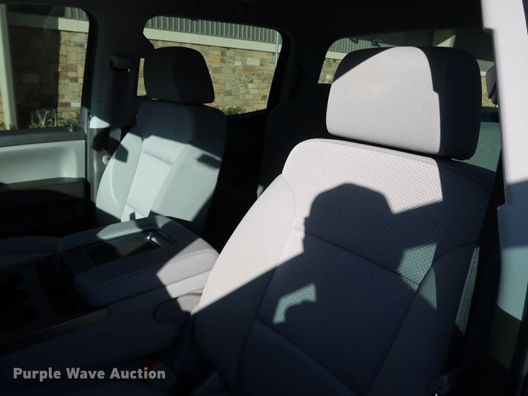 image for item DK3517 2017 Chevrolet Silverado 1500  Crew Cab pickup truck