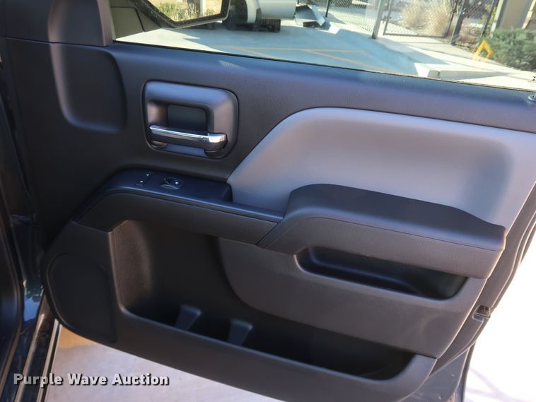 image for item DK3517 2017 Chevrolet Silverado 1500  Crew Cab pickup truck