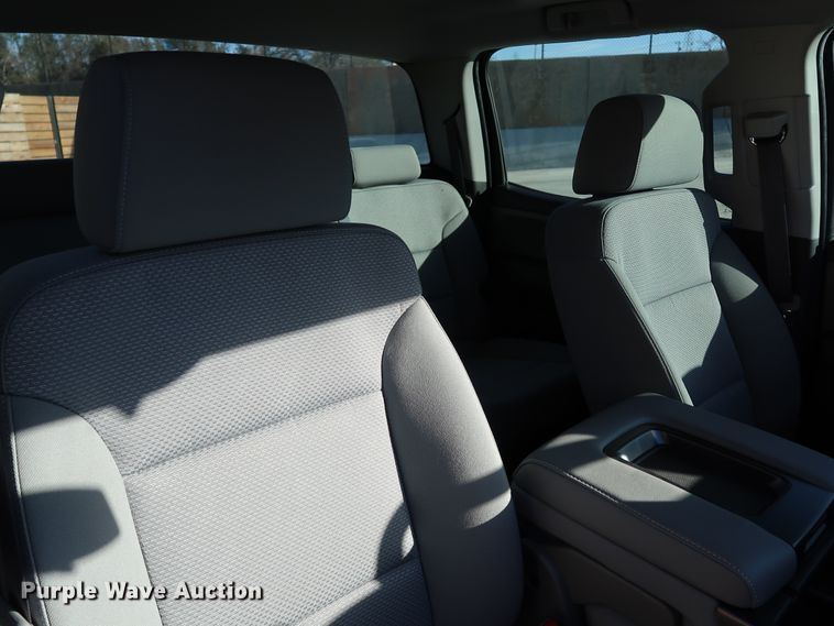 image for item DK3517 2017 Chevrolet Silverado 1500  Crew Cab pickup truck