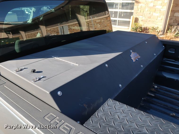 image for item DK3517 2017 Chevrolet Silverado 1500  Crew Cab pickup truck