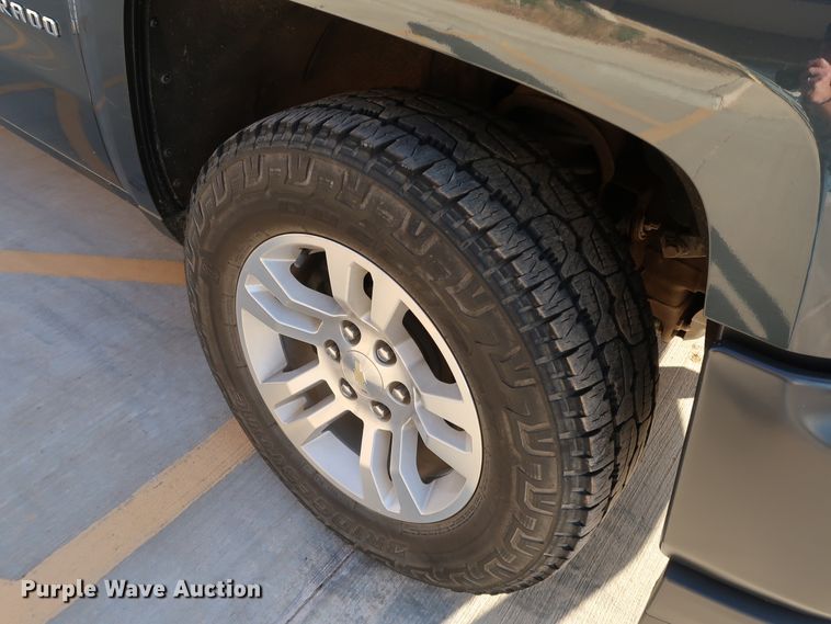 image for item DK3517 2017 Chevrolet Silverado 1500  Crew Cab pickup truck