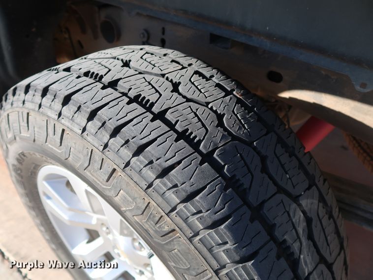 image for item DK3517 2017 Chevrolet Silverado 1500  Crew Cab pickup truck