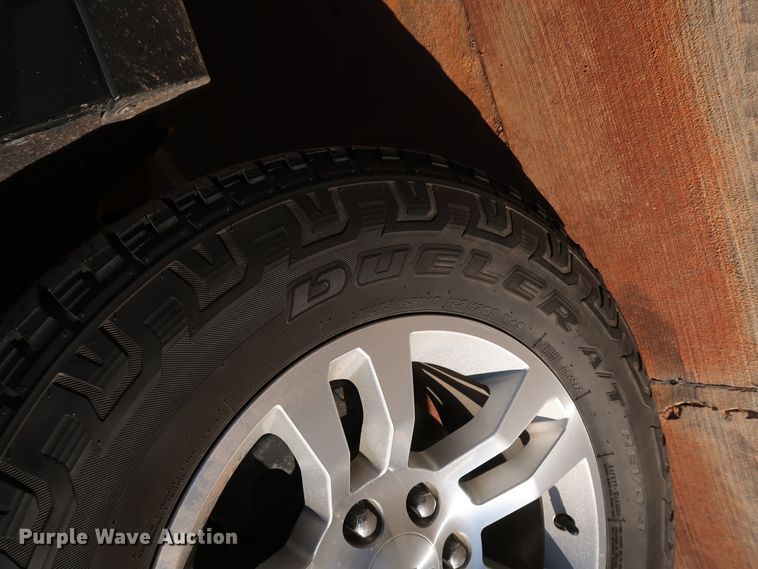 image for item DK3517 2017 Chevrolet Silverado 1500  Crew Cab pickup truck