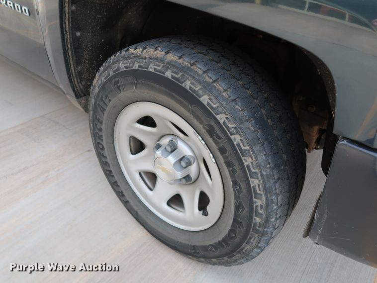 image for item DK3518 2017 Chevrolet Silverado 1500  Double Cab pickup truck