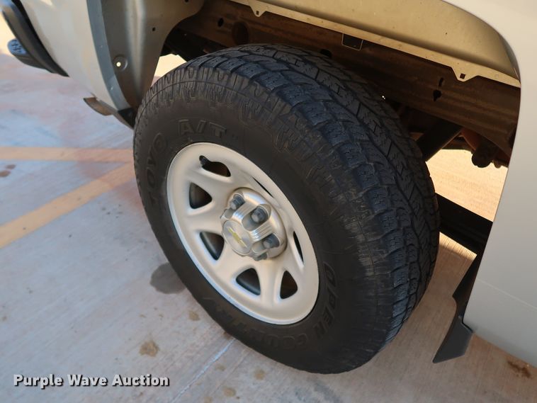 image for item DK3523 2015 Chevrolet Silverado 1500  Crew Cab pickup truck