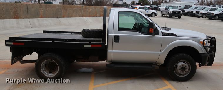 image for item DK3530 2015 Ford F350 Super Duty  flatbed pickup truck