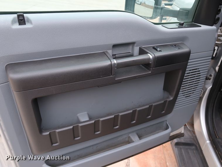 image for item DK3530 2015 Ford F350 Super Duty  flatbed pickup truck