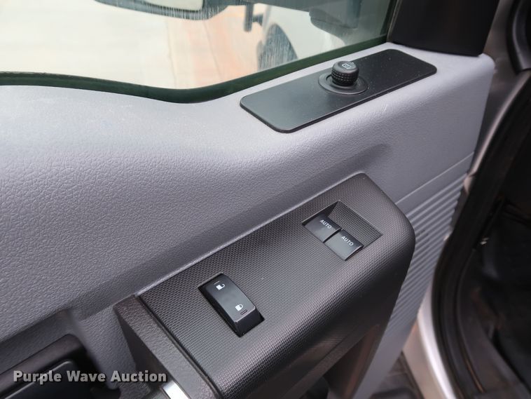 image for item DK3530 2015 Ford F350 Super Duty  flatbed pickup truck