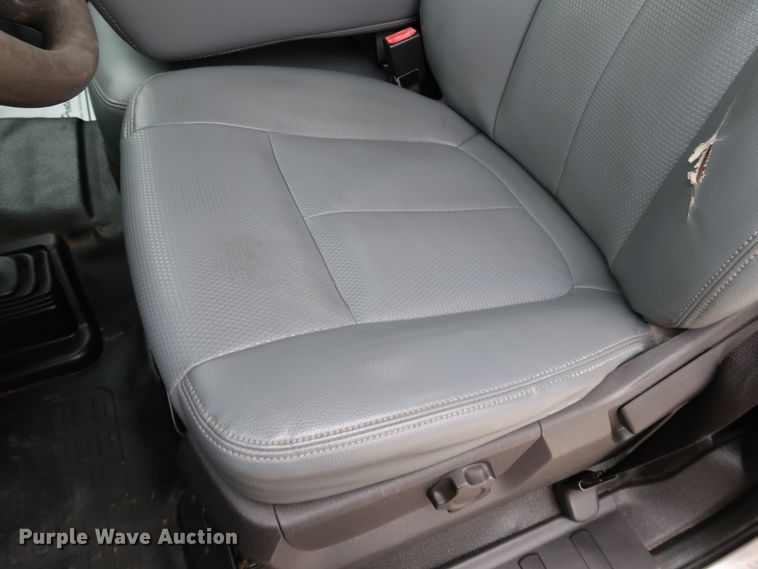 image for item DK3530 2015 Ford F350 Super Duty  flatbed pickup truck