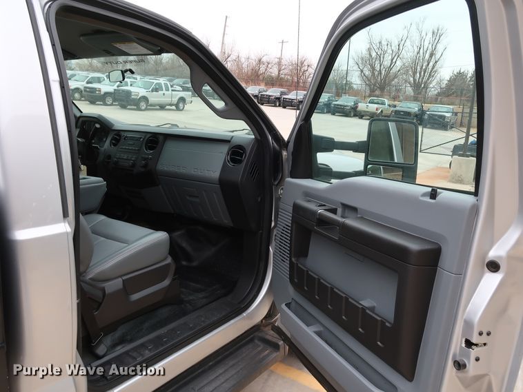 image for item DK3530 2015 Ford F350 Super Duty  flatbed pickup truck