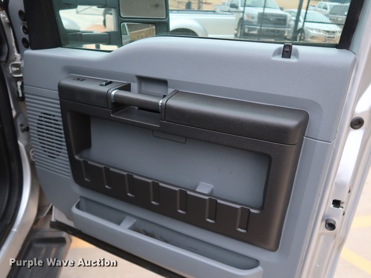 image for item DK3530 2015 Ford F350 Super Duty  flatbed pickup truck