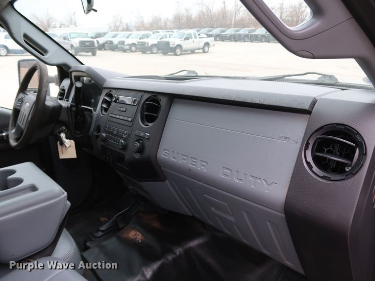 image for item DK3530 2015 Ford F350 Super Duty  flatbed pickup truck