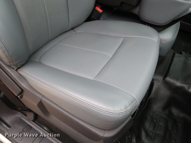 image for item DK3530 2015 Ford F350 Super Duty  flatbed pickup truck