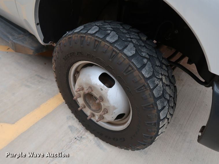 image for item DK3530 2015 Ford F350 Super Duty  flatbed pickup truck