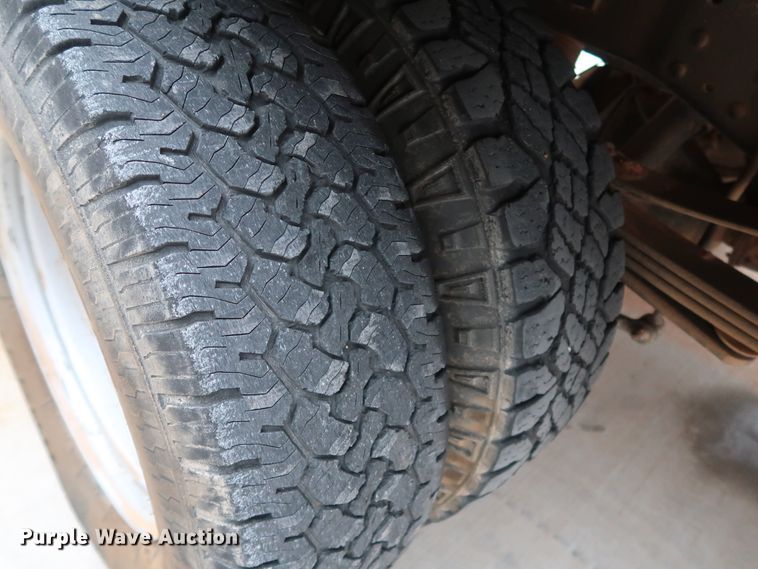 image for item DK3530 2015 Ford F350 Super Duty  flatbed pickup truck