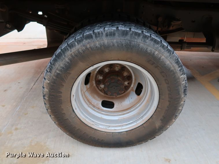 image for item DK3530 2015 Ford F350 Super Duty  flatbed pickup truck