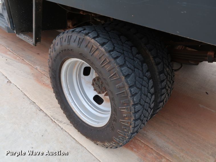 image for item DK3530 2015 Ford F350 Super Duty  flatbed pickup truck