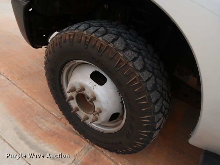 image for item DK3530 2015 Ford F350 Super Duty  flatbed pickup truck