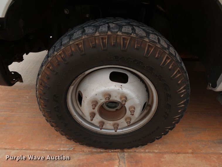 image for item DK3530 2015 Ford F350 Super Duty  flatbed pickup truck