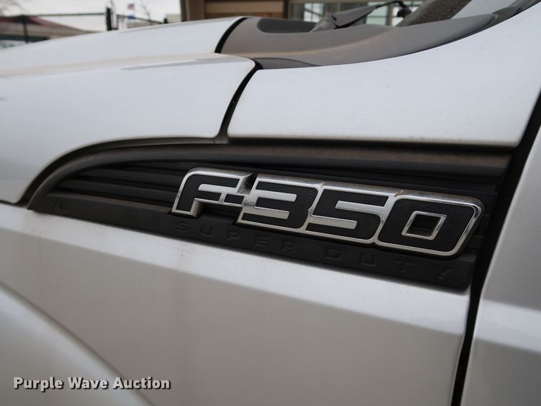 image for item DK3530 2015 Ford F350 Super Duty  flatbed pickup truck