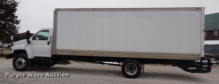 image for item DH8163 2005 Chevrolet C6500  box truck