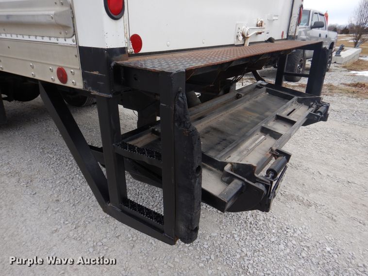 image for item DH8163 2005 Chevrolet C6500  box truck