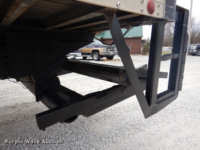 image for item DH8163 2005 Chevrolet C6500  box truck