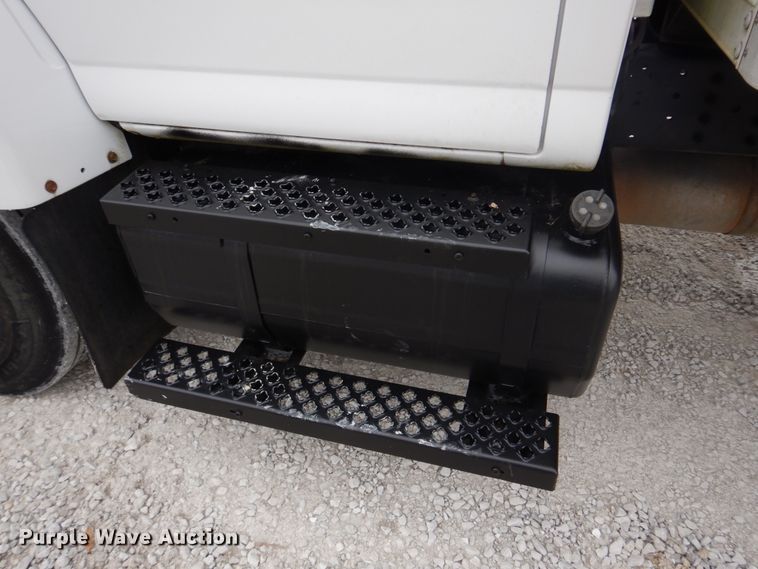 image for item DH8163 2005 Chevrolet C6500  box truck