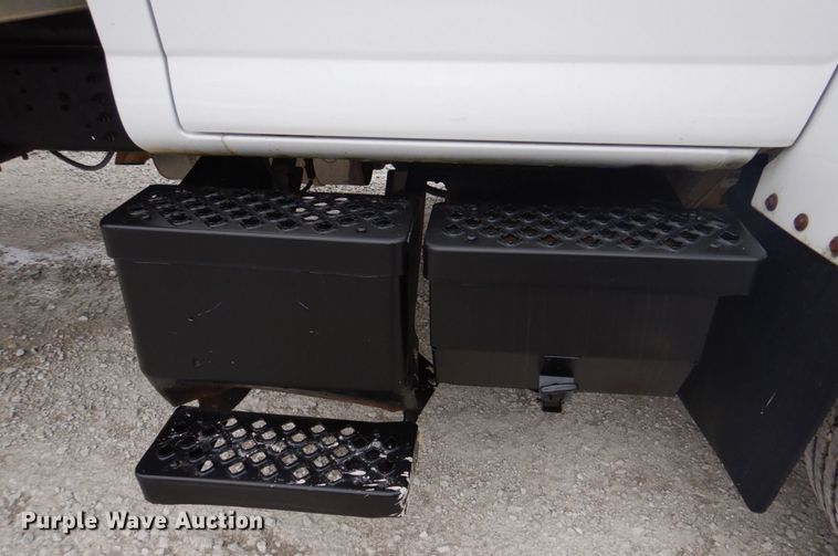 image for item DH8163 2005 Chevrolet C6500  box truck