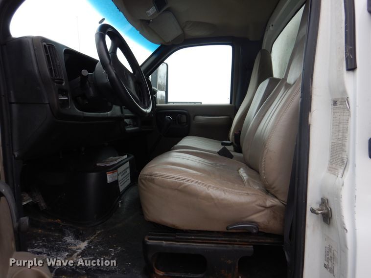image for item DH8163 2005 Chevrolet C6500  box truck