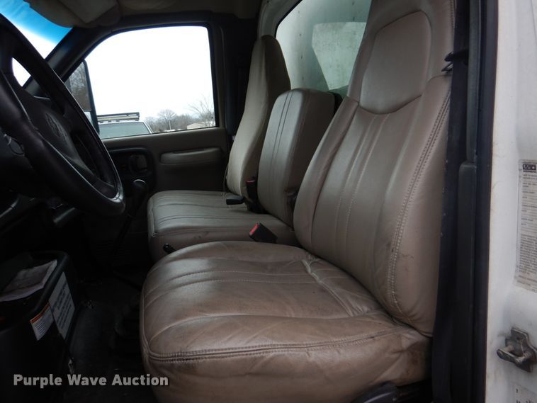 image for item DH8163 2005 Chevrolet C6500  box truck