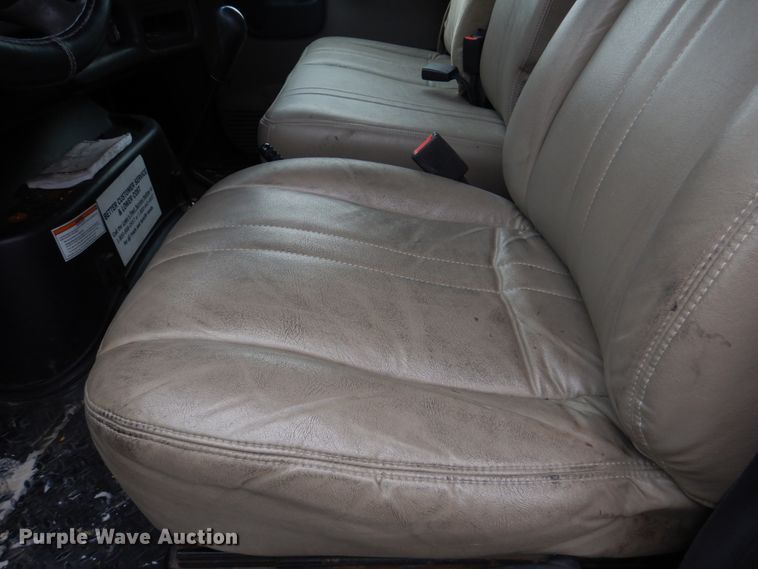 image for item DH8163 2005 Chevrolet C6500  box truck