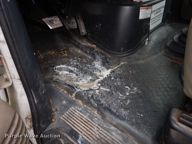 image for item DH8163 2005 Chevrolet C6500  box truck