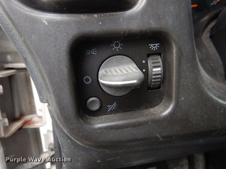 image for item DH8163 2005 Chevrolet C6500  box truck