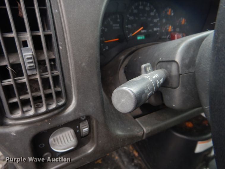 image for item DH8163 2005 Chevrolet C6500  box truck