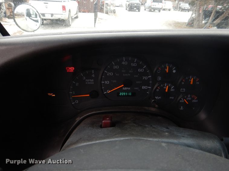 image for item DH8163 2005 Chevrolet C6500  box truck