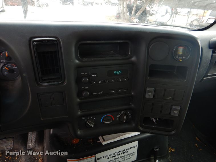 image for item DH8163 2005 Chevrolet C6500  box truck